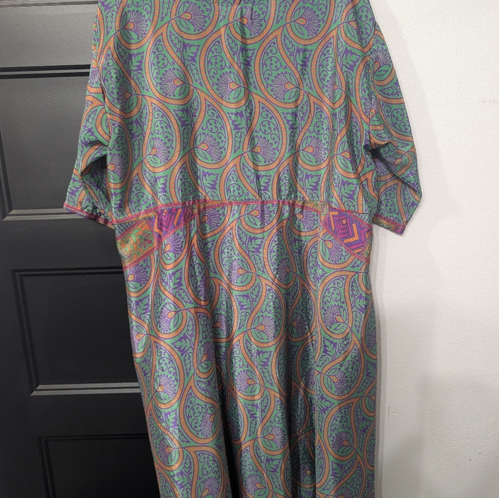 Kantha Bae Silk Split Muu - Picture 3 of 3